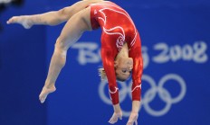 九游娱乐-当星光黯淡时，阿圭罗欧冠之夜接管比赛，映照南非爆冷里昂的启示