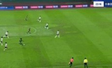 9you娱乐-激烈足球对决中球队进攻节奏快速