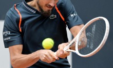 九游娱乐-意大利网球队绝杀法国网球队，梅德韦杰夫制霸全场的简单介绍