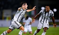 九游体育官方入口-尤文图斯客场告捷，雄踞A组榜首的简单介绍