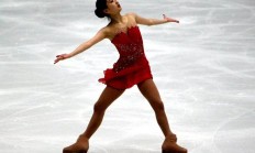 九游体育平台-关于花样滑冰选手展现出色表现，斩获冠军的信息