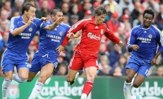 九游娱乐官方网站-赛道与球场，当福克斯在F1街道赛接管比赛，勇士正与猛龙血拼