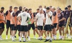 九游娱乐官方-足球国家队训练营备战国际比赛