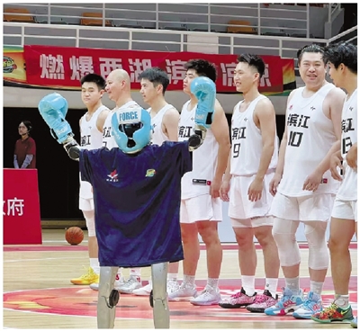 东京奥运篮球赛场：球员们殚精竭虑备战的简单介绍