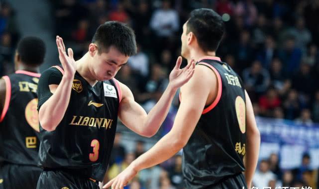 西藏男篮在胶着比赛中获胜，成功闯入下一轮的简单介绍