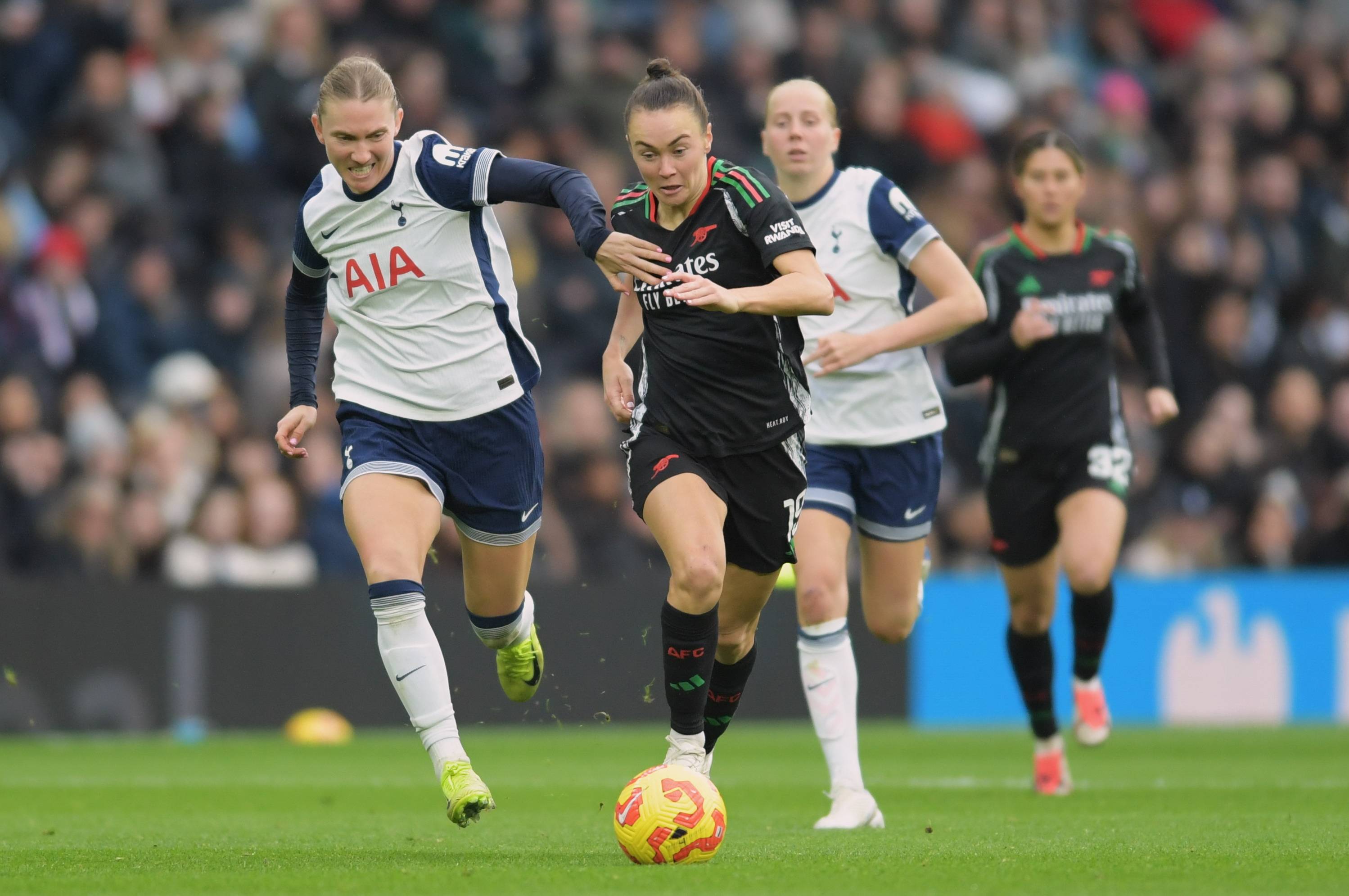 包含欧洲女足新星崭露头角引发热议的词条
