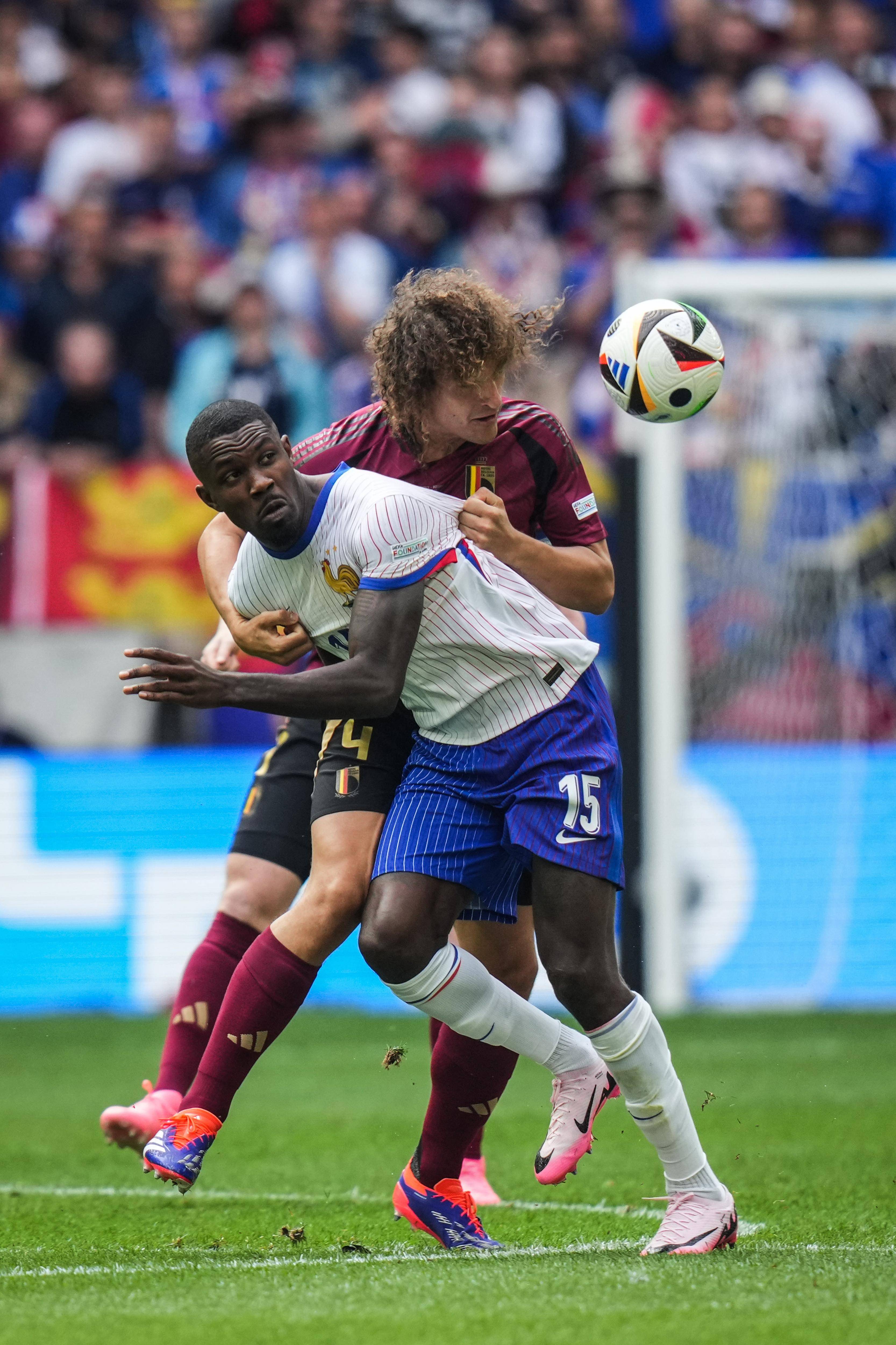 激情四射！欧洲足球赛场上演经典对决的简单介绍