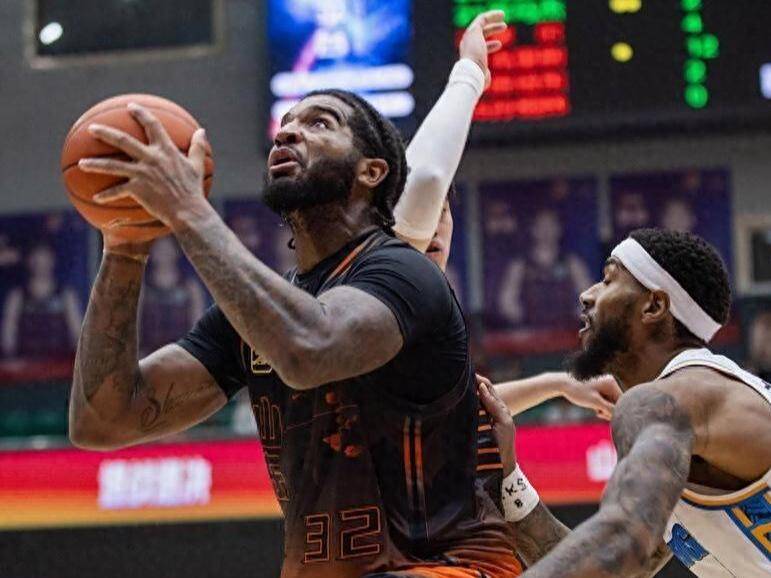 大牌外援火爆CBA赛场，球迷欢呼不已的简单介绍