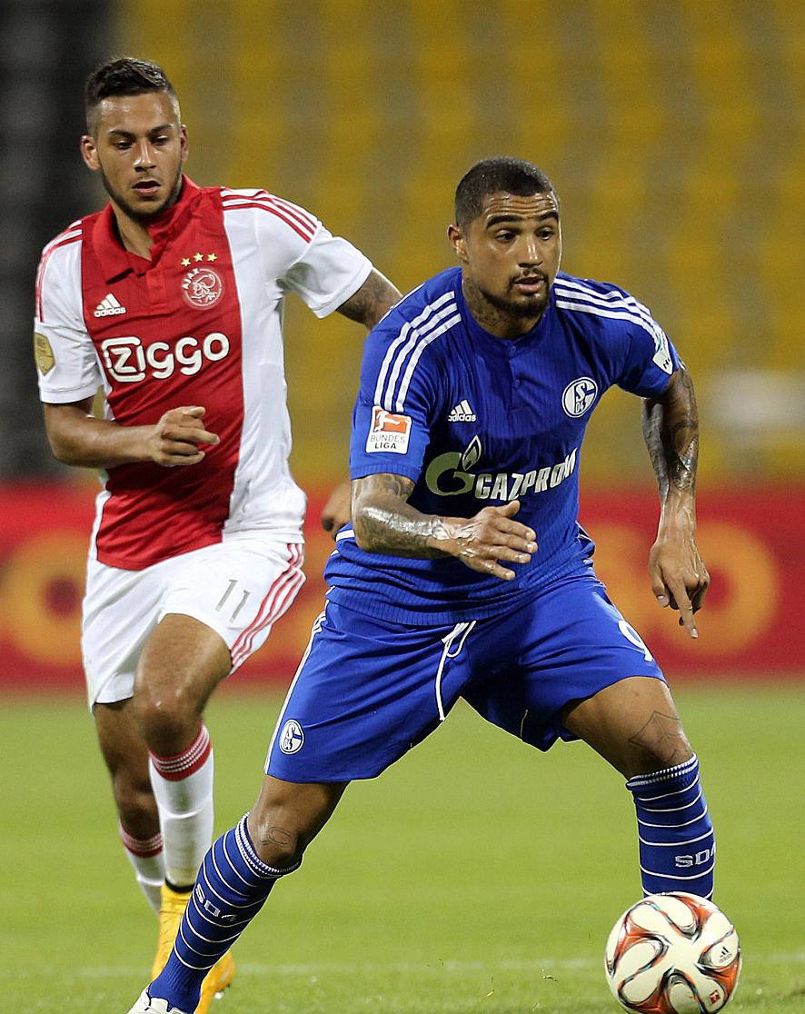 阿贾克斯战术精湛，逆转淘汰对手