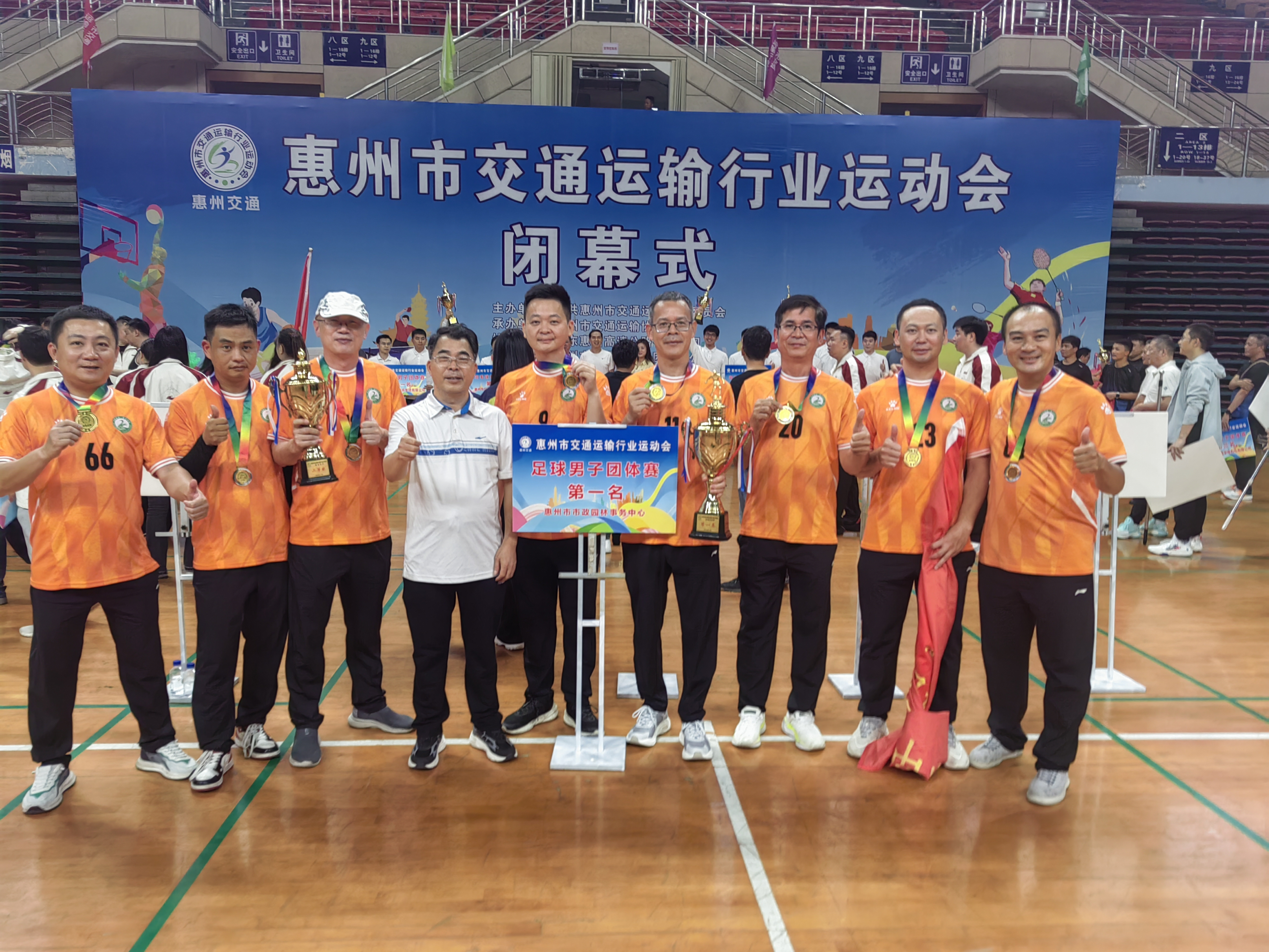 球队展现耀眼实力，斩获比赛冠军的简单介绍