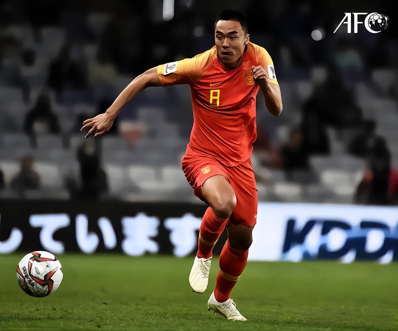 中国足球队在国际赛事中夺得胜利，创造壮举的简单介绍