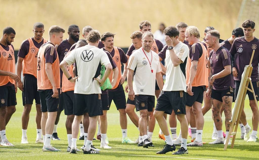 足球国家队训练营备战国际比赛