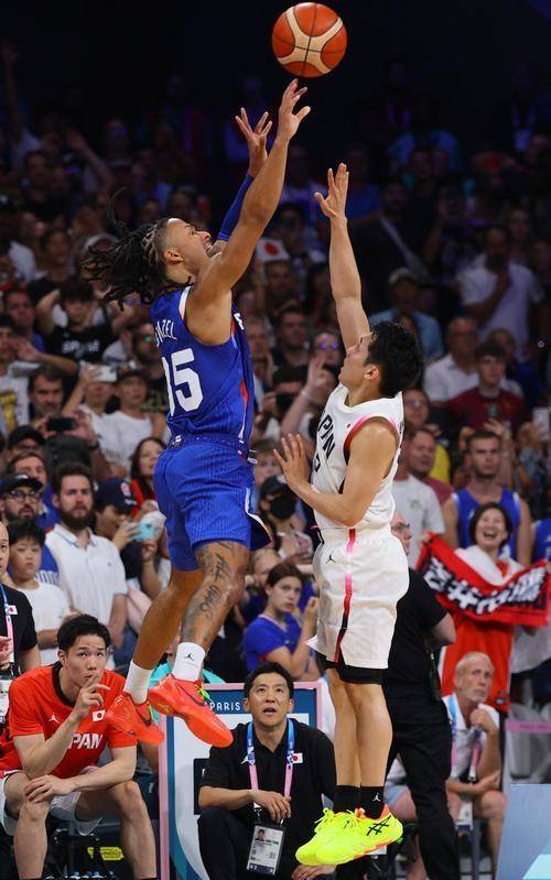 国王惊险击败火箭，霍尔姆斯最后时刻绝杀