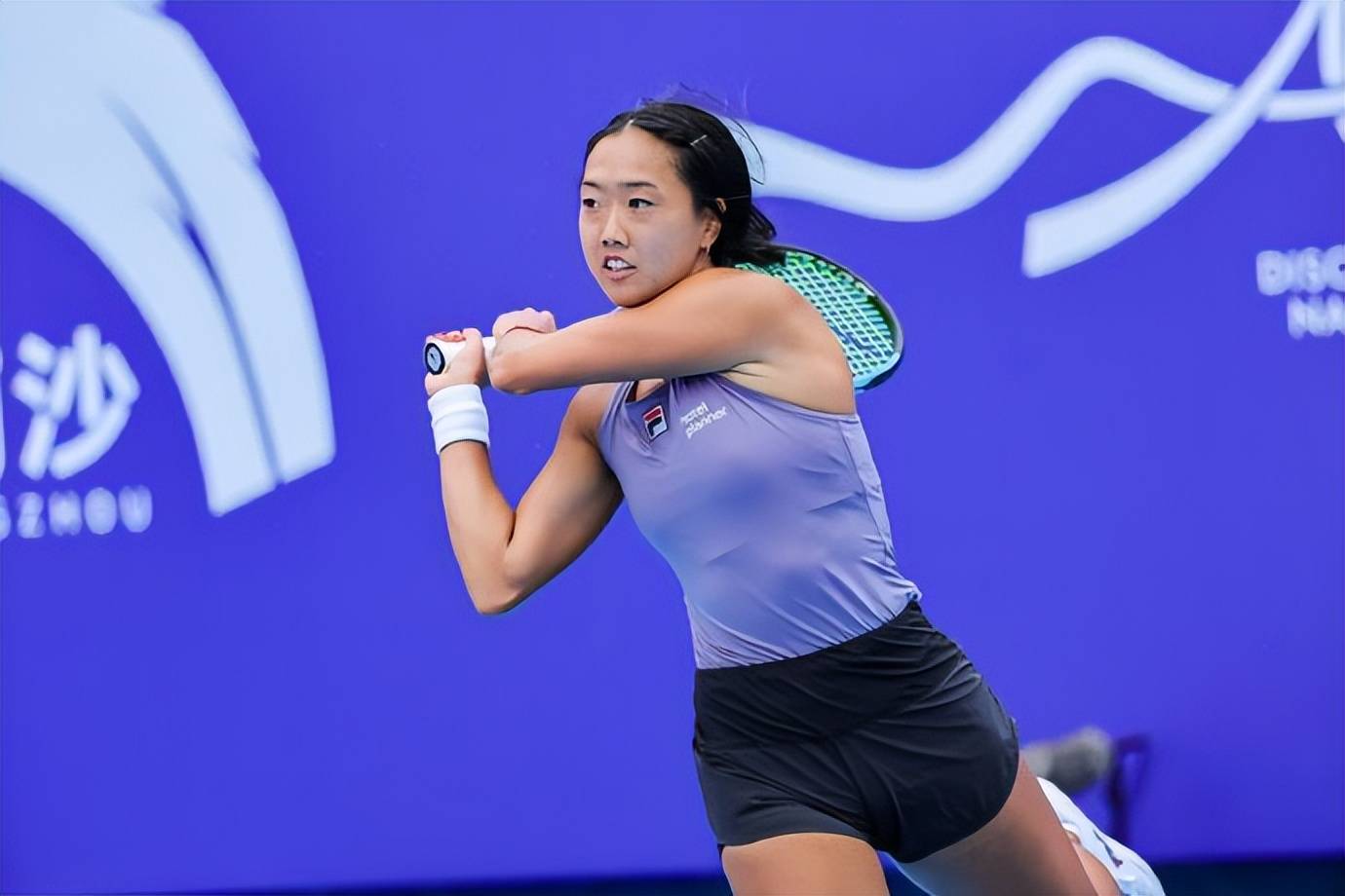 精神矍铄女队员在比赛中表现抢眼，力夺胜利的简单介绍