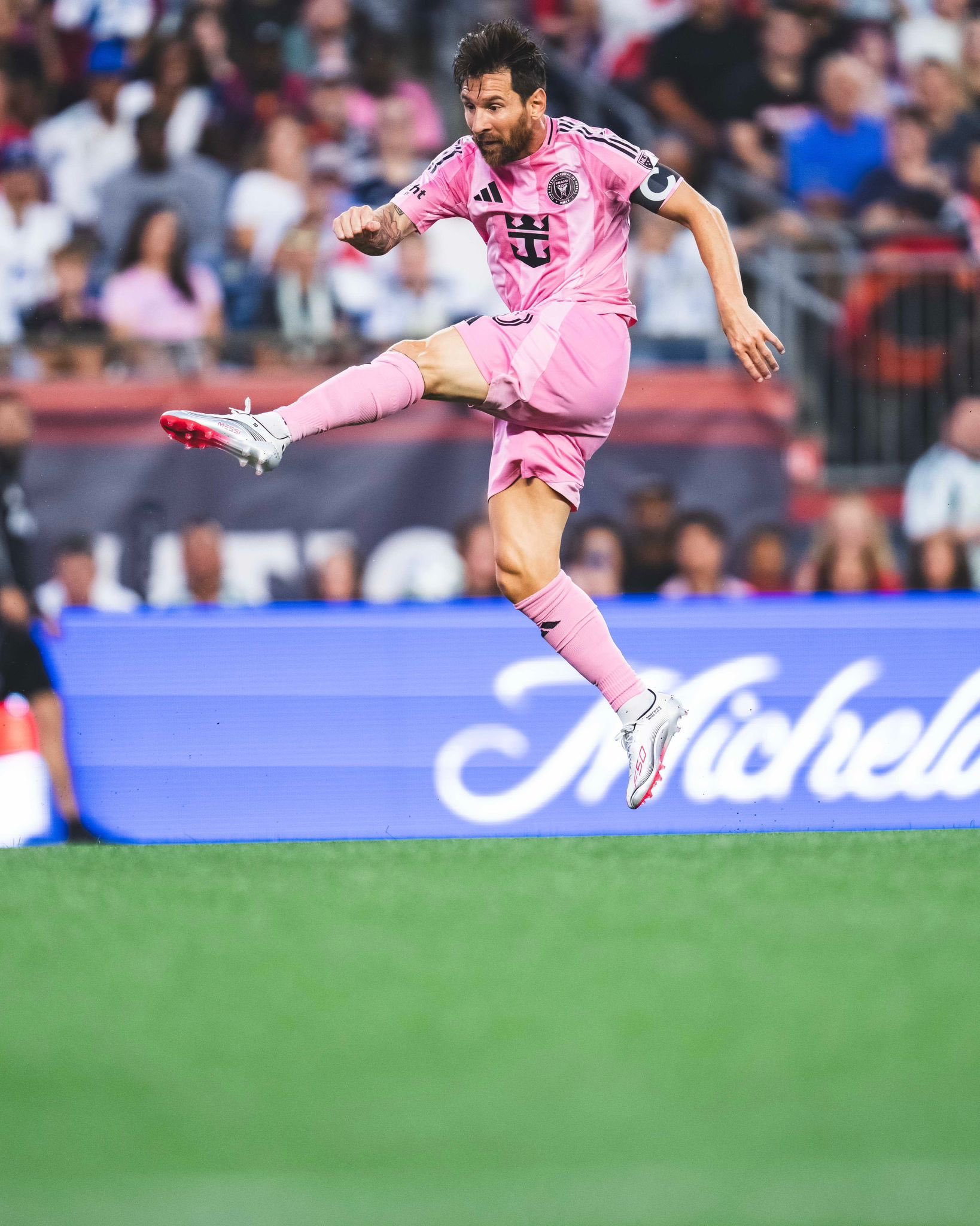 关于曼城碾压丹麦，梅西统治全场的信息