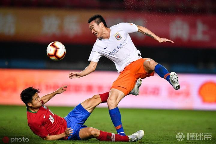 关于天津天海客场不敌山东鲁能，积分滑落的信息