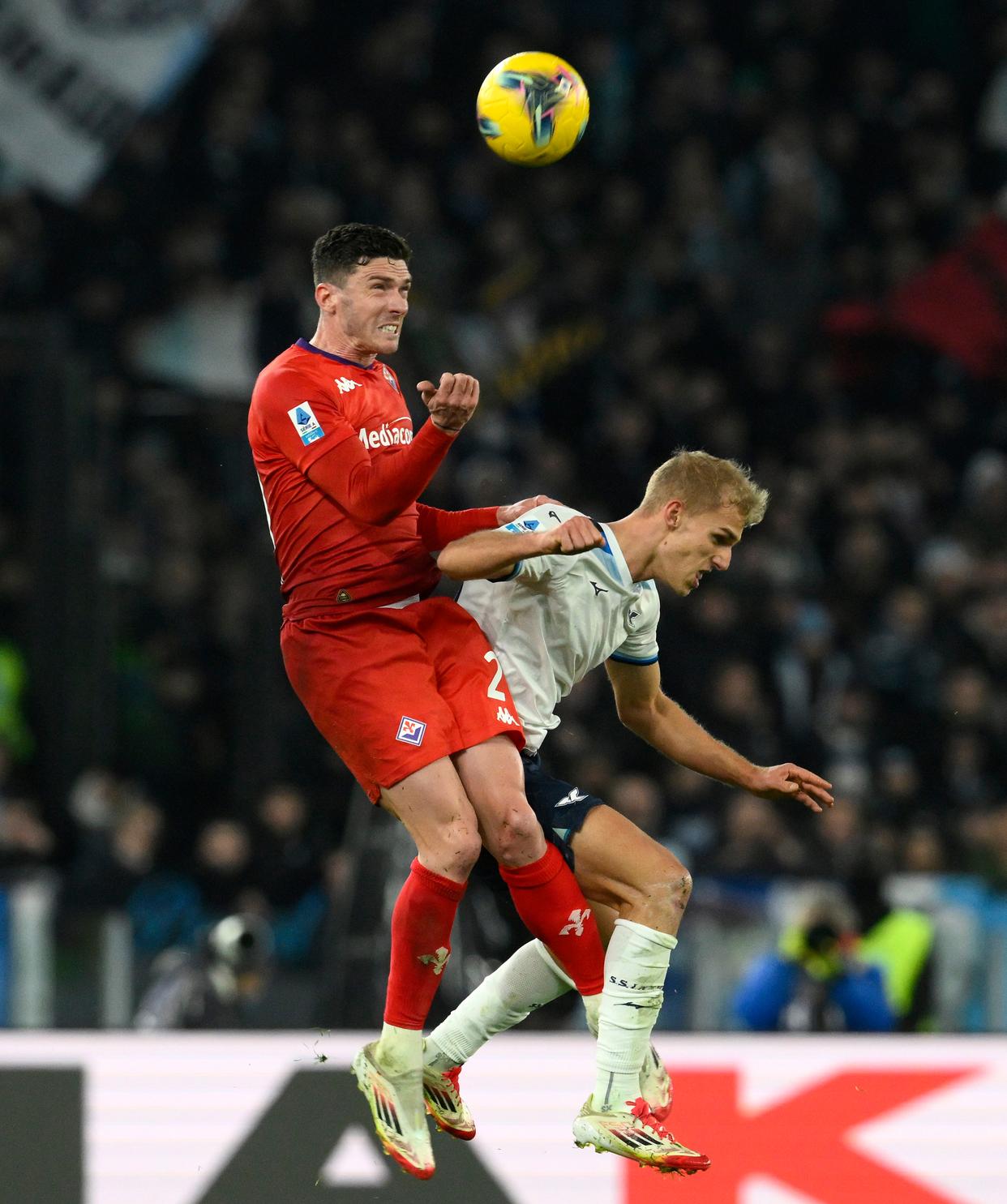 意大利足球盛会:佛罗伦萨击败对手斩获胜利 意大利足球盛会:佛罗伦萨击败对手斩获胜利