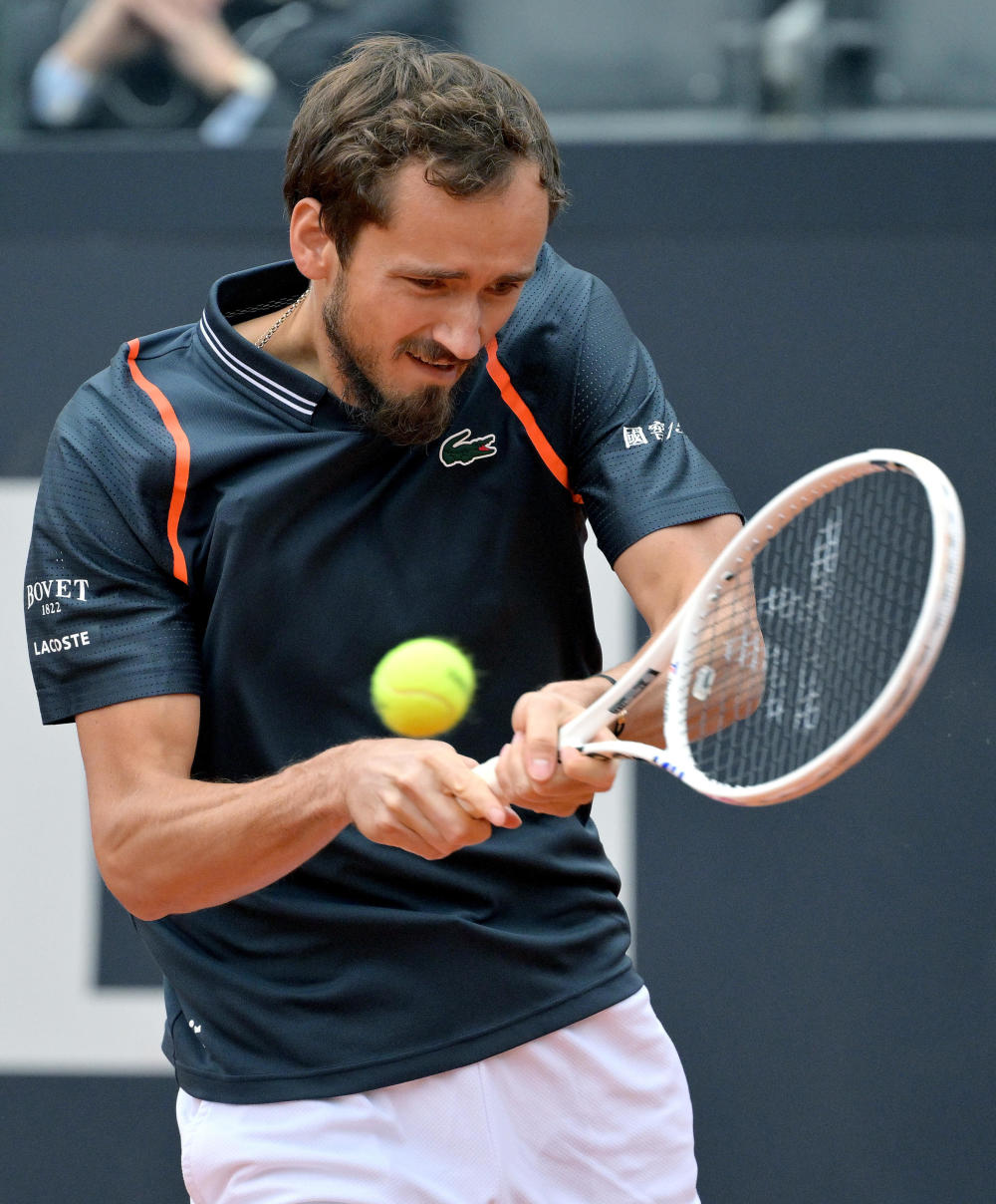 意大利网球队绝杀法国网球队,梅德韦杰夫制霸全场的简单介绍 意大利网球队绝杀法国网球队,梅德韦杰夫制霸全场的简单介绍