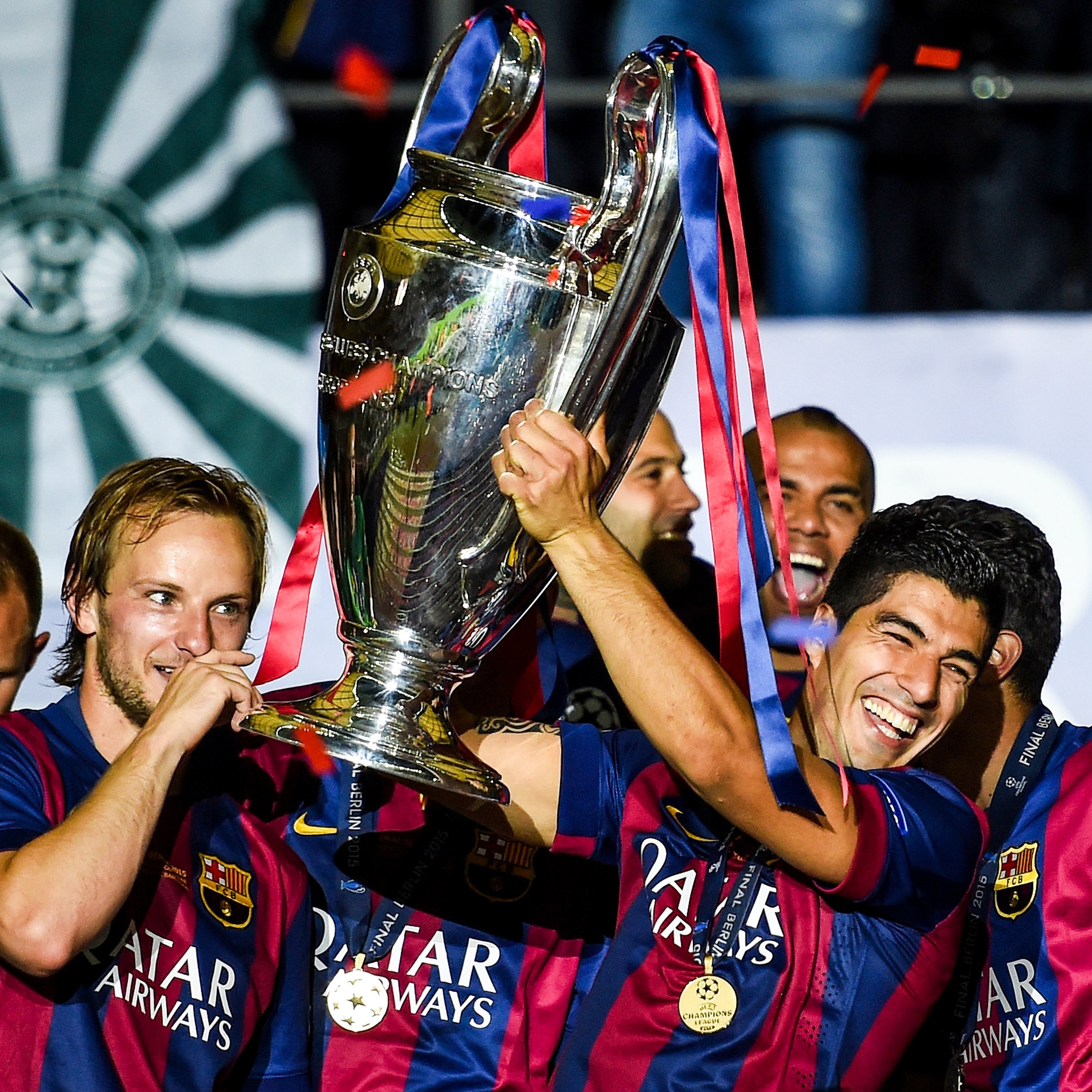 瑞典翻盘马德里竞技，苏亚雷斯惊艳世界