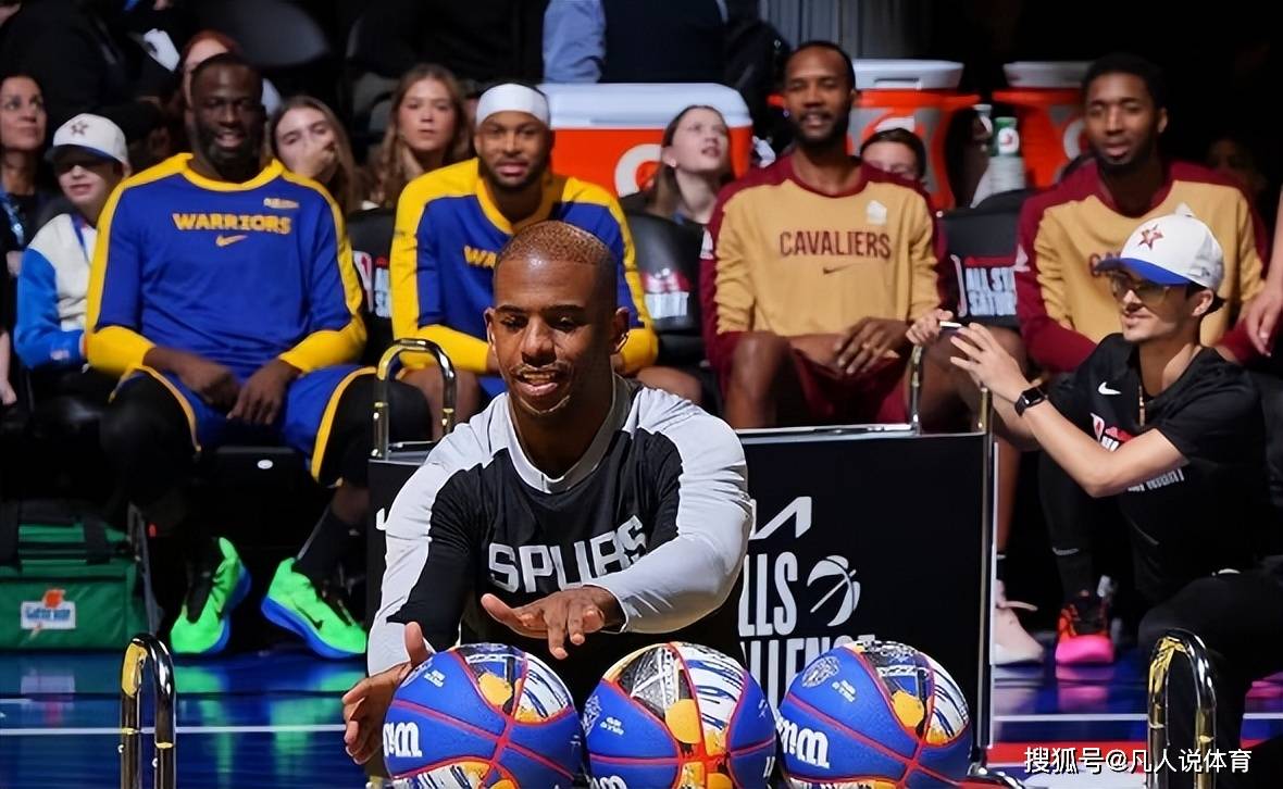 青岛队横扫马刺,米切尔点燃赛场 青岛队横扫马刺,米切尔点燃赛场