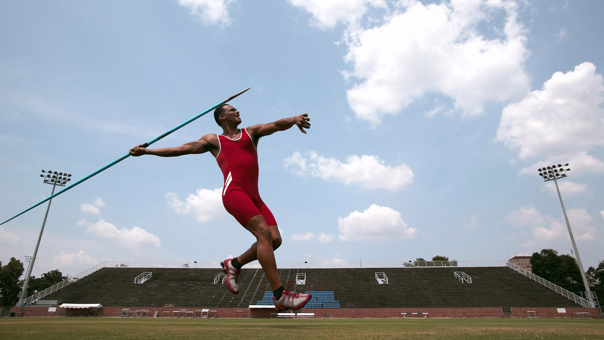 布伦森末节狂飙,雷霆客场逆转带走广厦队