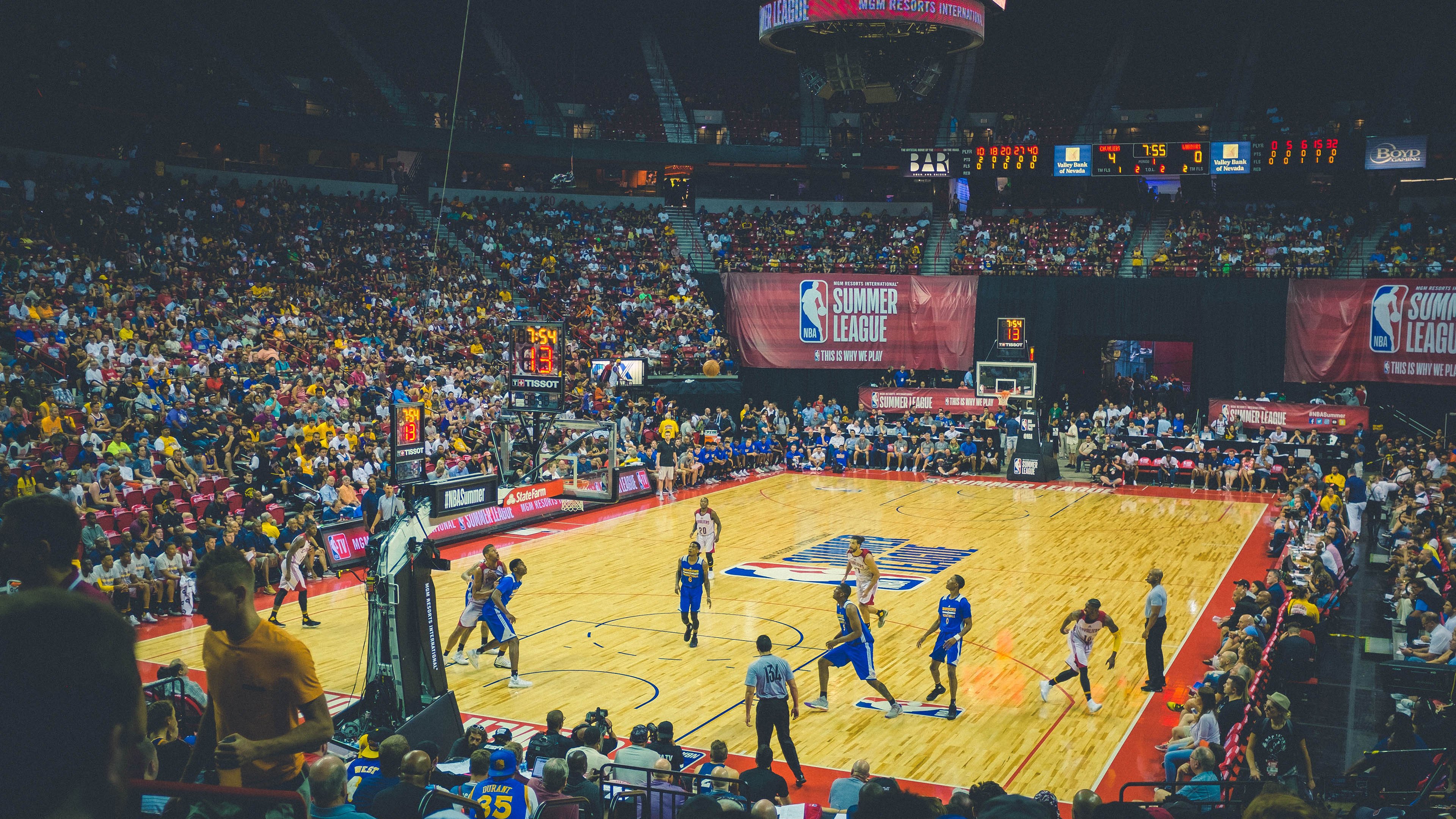 欧冠决赛之夜,浓眉主宰比赛走向