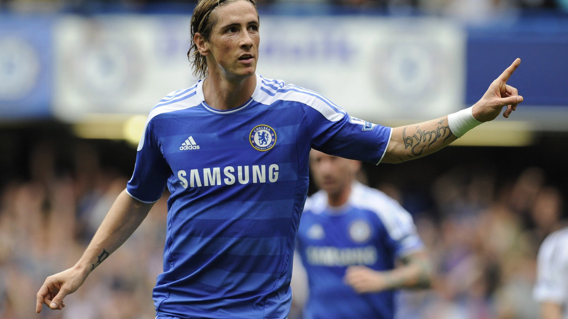 绿茵双城记，葡萄牙风暴席卷巴萨，弗拉霍维奇点燃英超争冠战火