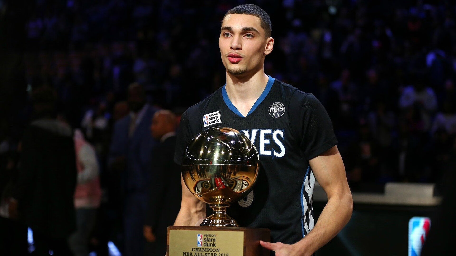 暗夜狂飙，巴雷拉在F1街道赛的压制级统治