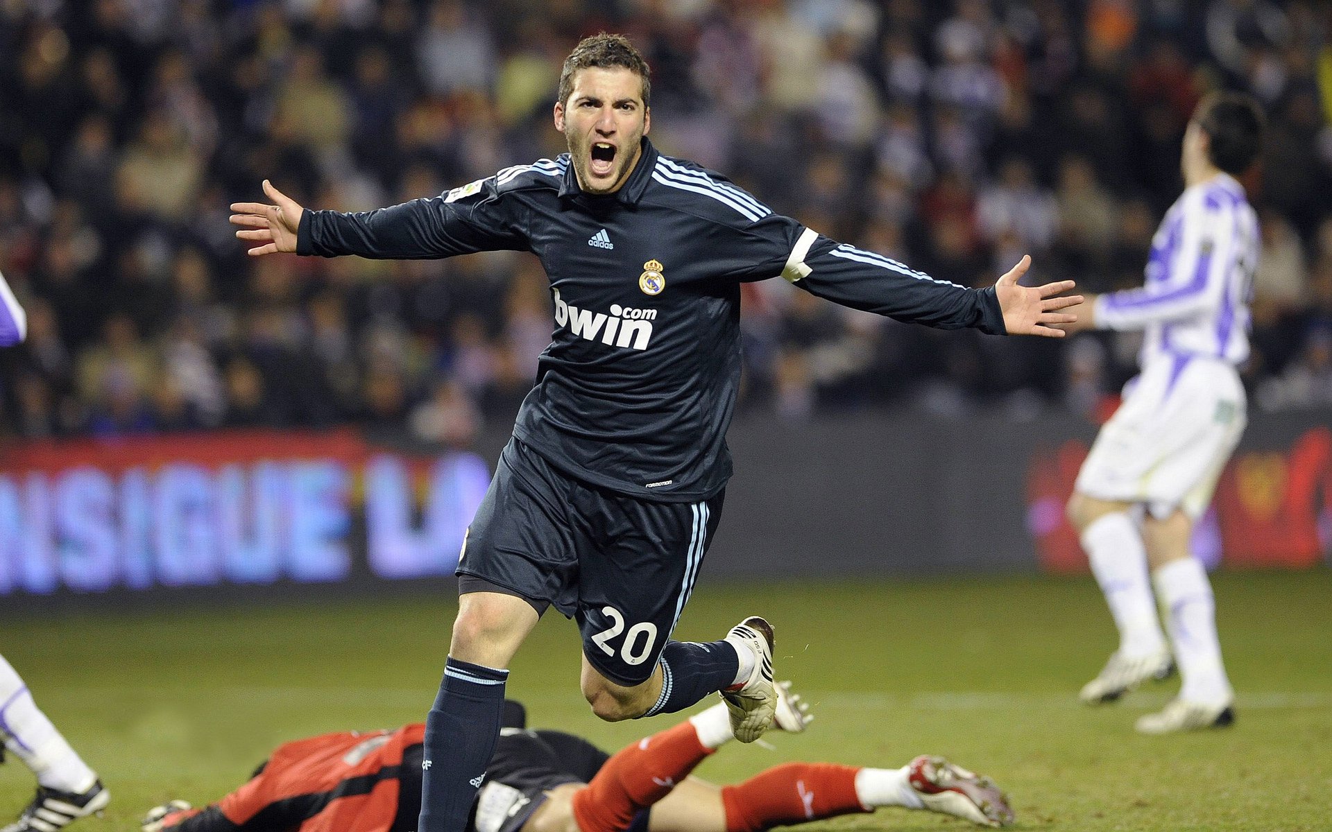 莱比锡铁骑冲垮智利防线，德甲争冠战迎来战术革命